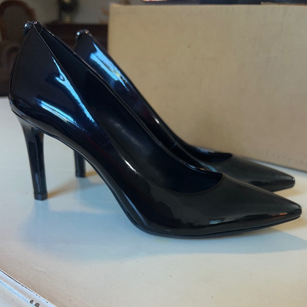 Michael Kors Dorothy flex patent pump